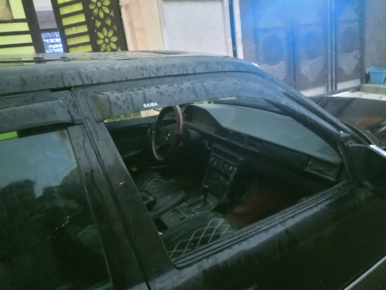 السلام عليكم مرسديس دوب تحويل مباشر سعر 28 وبيه مجال قليل عنوان محاويل رقم الهاتف ***********
