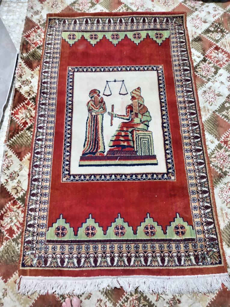 سلام عليكم عندي زولي يراني قديم قياس ٣ في ٤ ونحسيات مكان بغداد ***********
