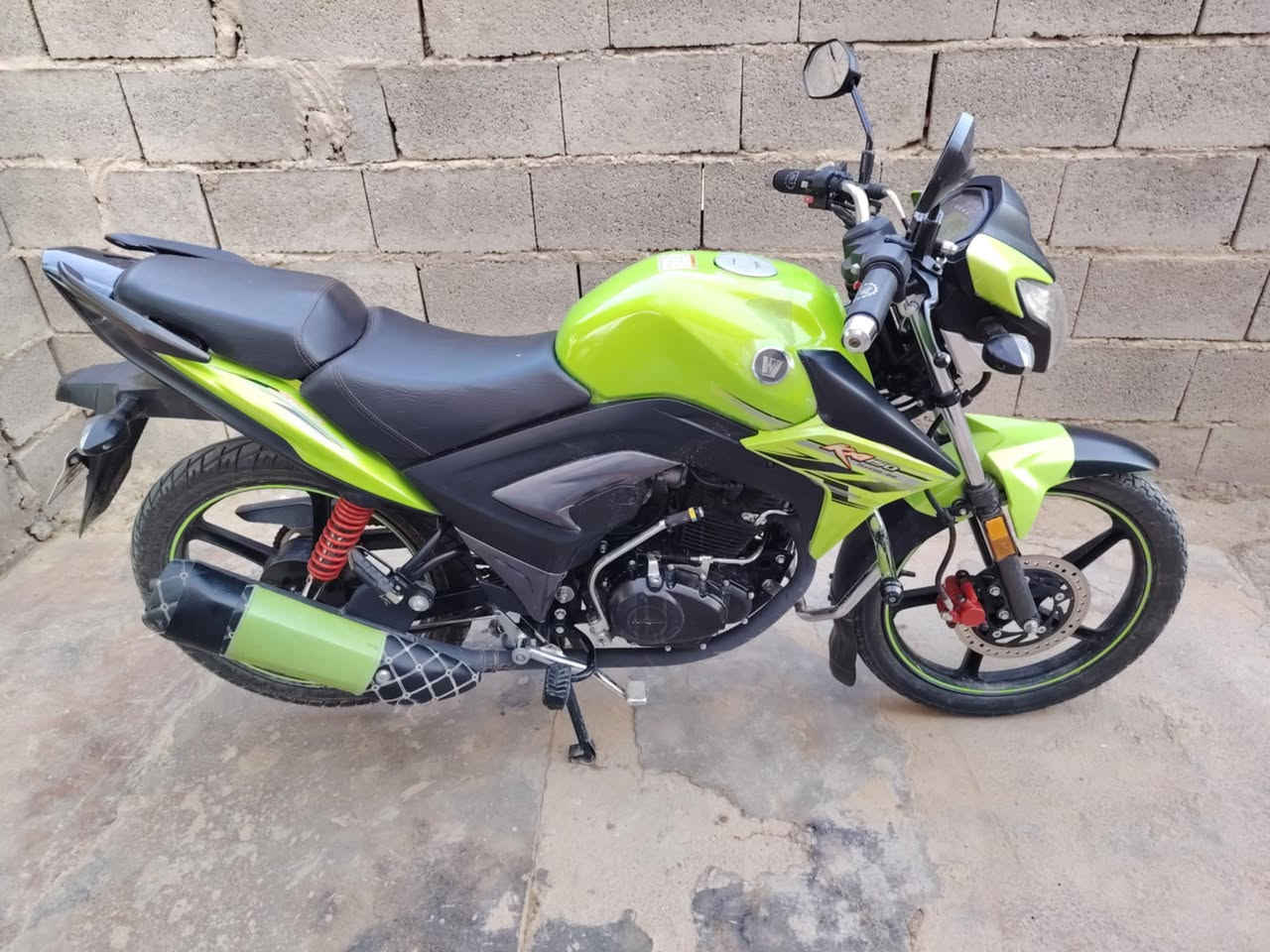 هاوجي موديل 2022  مشدود ب2023 ماشي 14 الف مسجل وكامل رقم انكليزي وسنويه دراجه نظيفه وبرغي ما مفتوح بيها  مكانه البغدادي قريه جبه ملاحضه اني مكلف بل نشر رقم صاحب الدراجه 

***********
