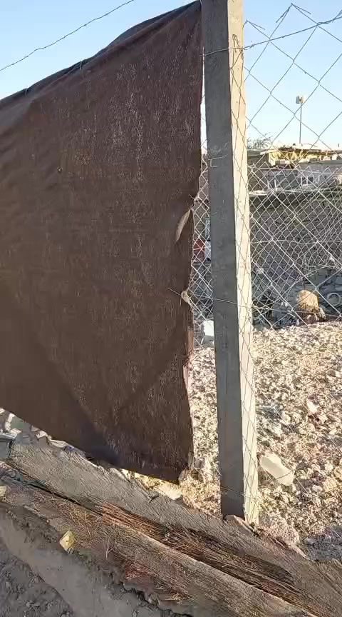 يوجد لدينا 700م على شارع العام شارع 100سنتر تجاريه كما موضح بالفديو طابو سند 25 اتصال واستفسارا على الارقام التاليه ***********
***********
