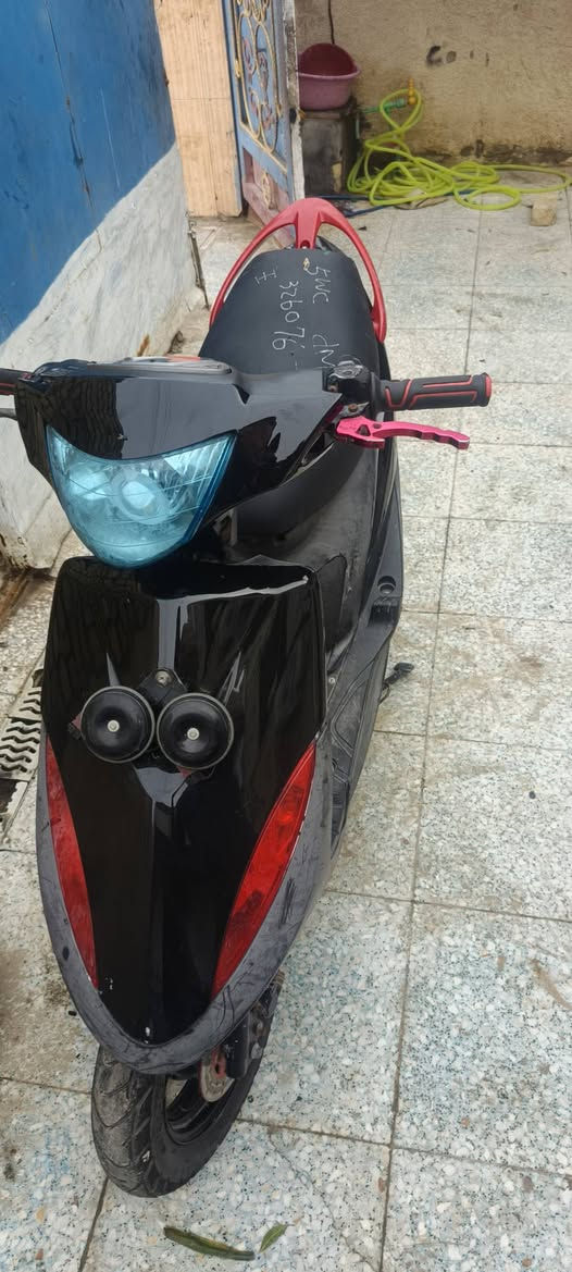 السلام عليكم معك ماكس عدله مفتوحه بدل بيها زنجيل فقط دراجه فول معرض بيت غودي سعر500 دراجه عندي مقطوع بيها برغي بالصالونصه وبيها صوت خفيف سلوفندر كرويات شغاله ما ناقصها اي شيء ***********
