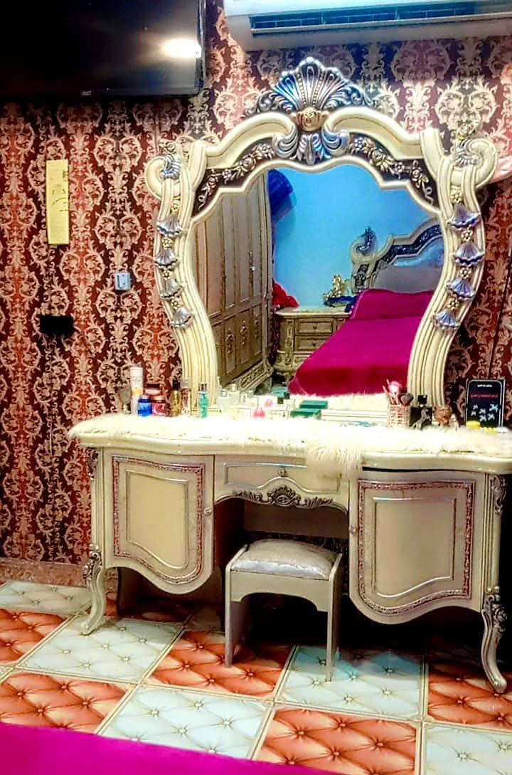 غرفة مصرية خشب زان 8 ابواب تكمةثكيلة نضيفة 6قطع 750 الشراي يتواصل خاص بغداد ***********
