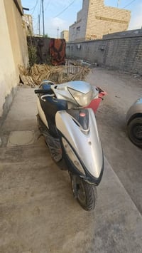 دراجة كامكو جي فور مكينه بلاد ما مفتوحة  كهربائيات شغالة  تاير خلفي وب...