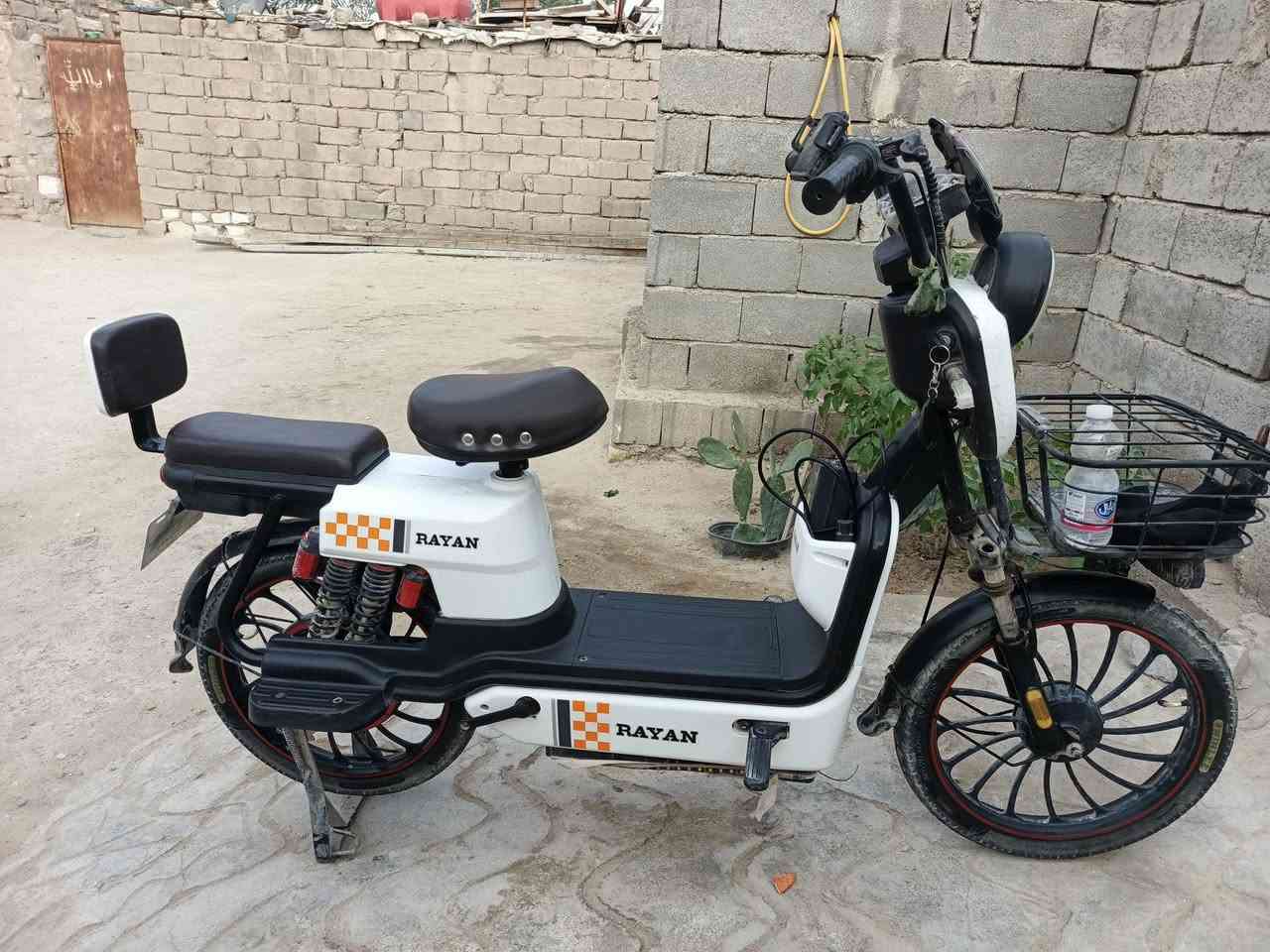 دراجه شحن للبيع السعر 325 عنوان البصره الزبير رقم الهاتف***********
