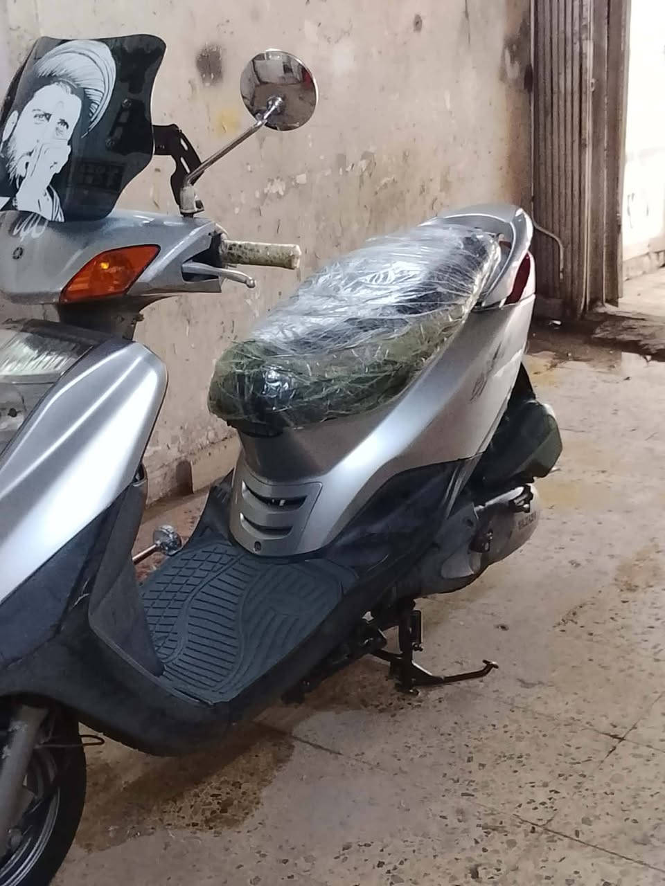 السلام عليكم هاي الدراجه جديده بلاديه بريز دراجه مال رمبه يعني احله من الصوره السعر واحد و 100وبيهه مجال بصيط العنوان الدوره ابو دشير هاذه رقمي *********** متواجد واتساب
