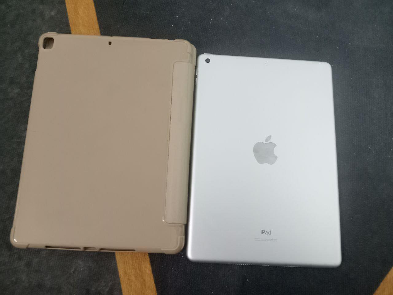 سلام عليكم ايباد 9 ذاكره 64 وياه شاحنته الاصليه ومبرد مستخدم قليل بعده بضمان ابل مكاني بغداد الحسينيه *********** سعره 235 عندي توصيل
