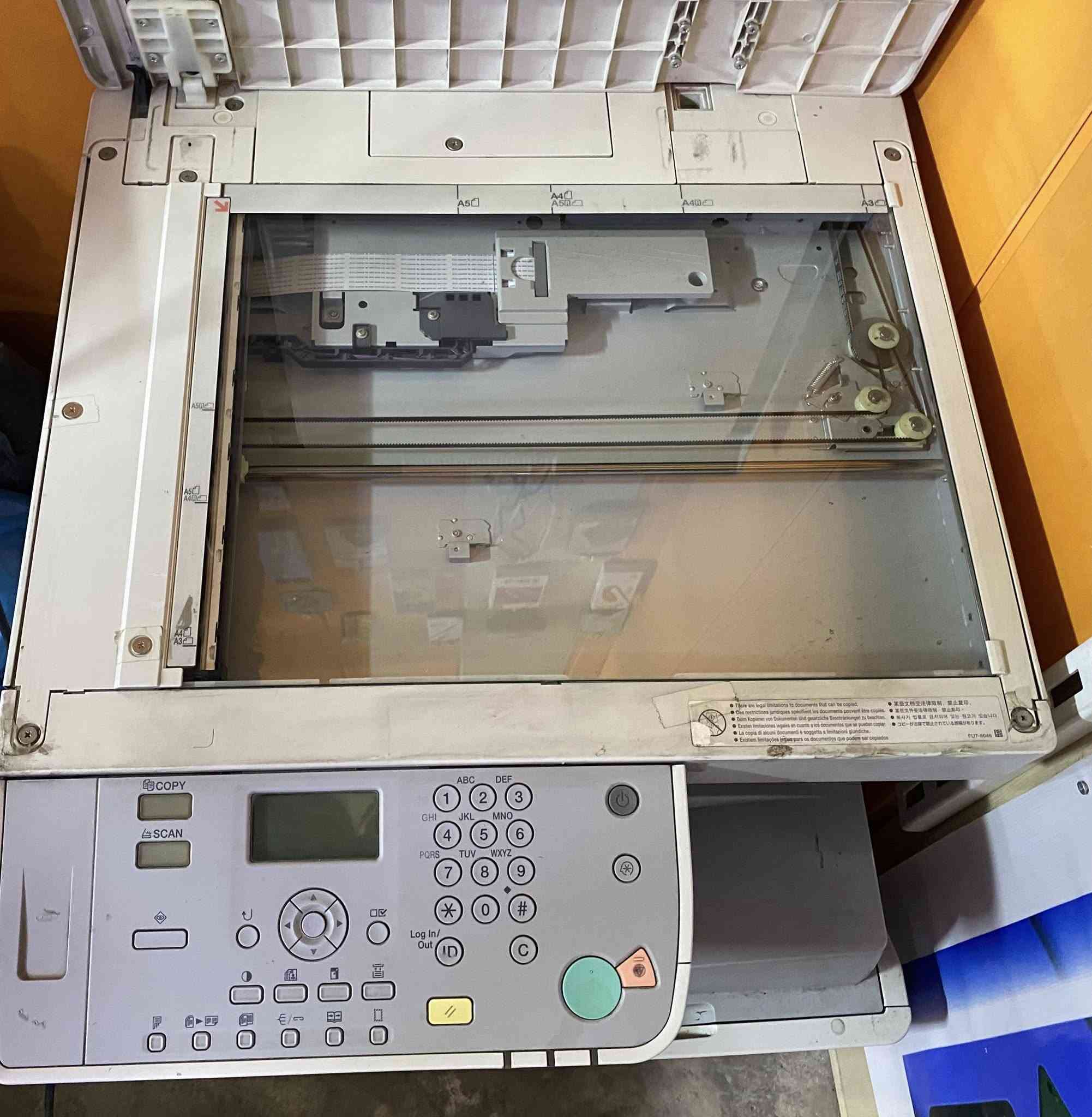 السلام عليكم طابعه كانون ليزري
ابيض واسود

 كاترج باودر سعره ١٢ الف دينار متوفر باي مكان  للاستفسار خاص

‏***********
