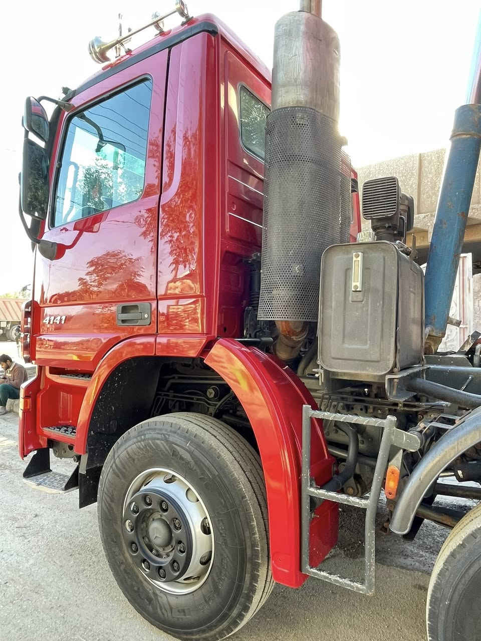 السلام عليگم / للبيع اكتروس عكرب. موديل 2005 
         رقم سليمانيه. حجم 4141 كير كهرباء 
بريگ دسك. 5 فحله خلفيات 4 فحله امامي. تخم تاير 
        ماساحبه مقطوره. مكفوله كفاله عامه من كلشي 
        الاستفسار ***********/
