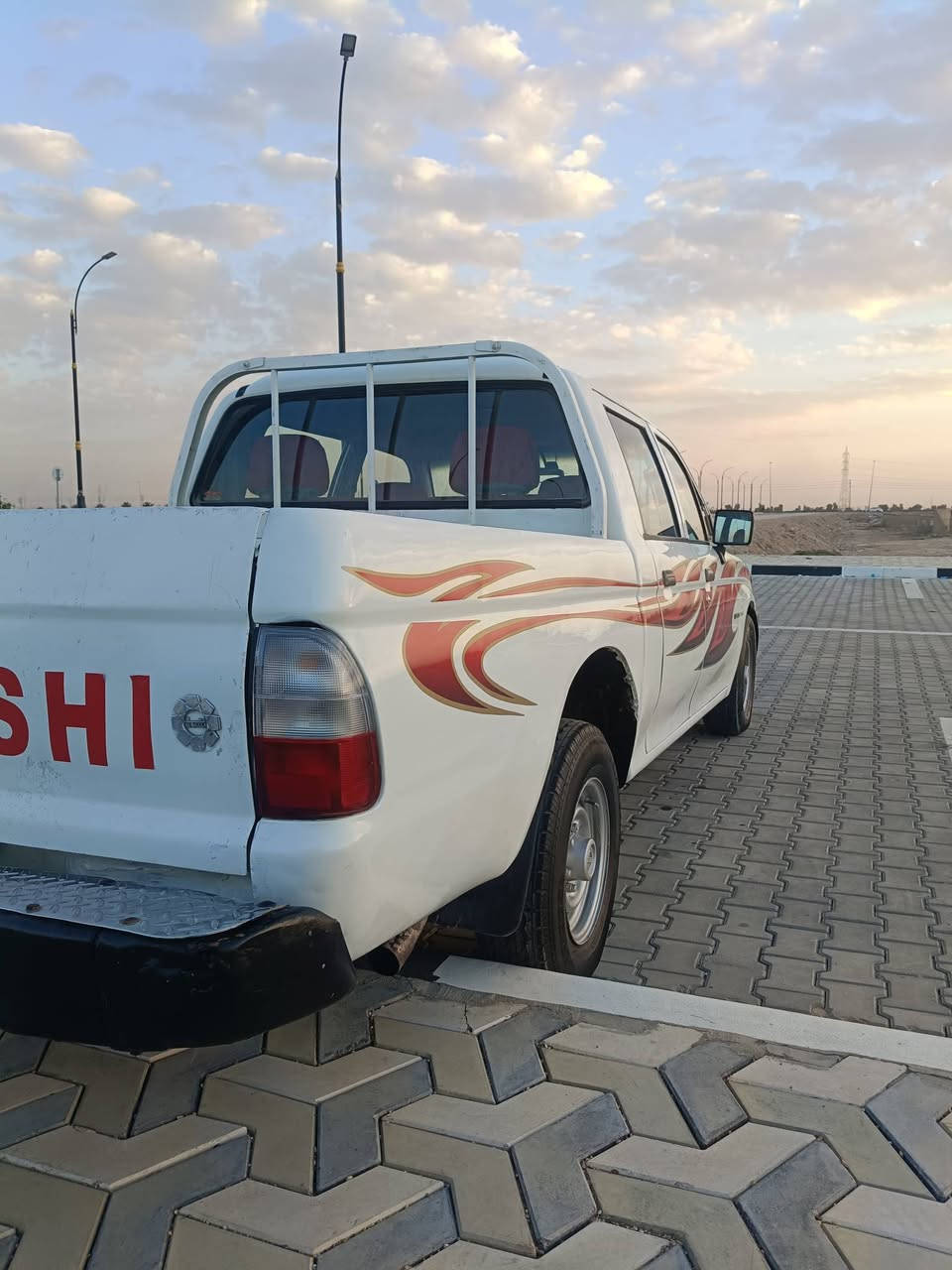 سلام عليكم مستبوشي 2006 رقم بصره انكليزي سنويه لل30 مكينه وكير جدد بخاخ حداديه 100 /100 سياره مكفوله من الضربه بيه مكانات صبغ سياره جاهز من كلشي
السعر 75 بيه مجال بسيط / مكاني البصرة 
اتصل ***********  بيع فقط
