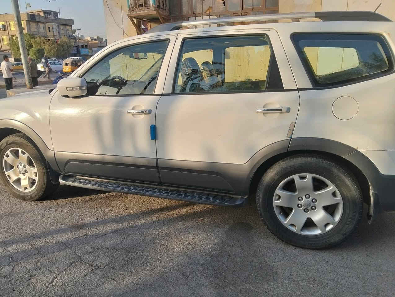 مهافي أبيض ٢٠١١فول مواصفات  رقم بغداد بأسمي مكينه تبريد كير خير من الله صدرها نص ونص بيها منظومة غاز صار ثلاث سنوات صور بالسونار موجوده مكاني بغداد وهذا رقمي *********** سعرها ١٠٢ ورقه
