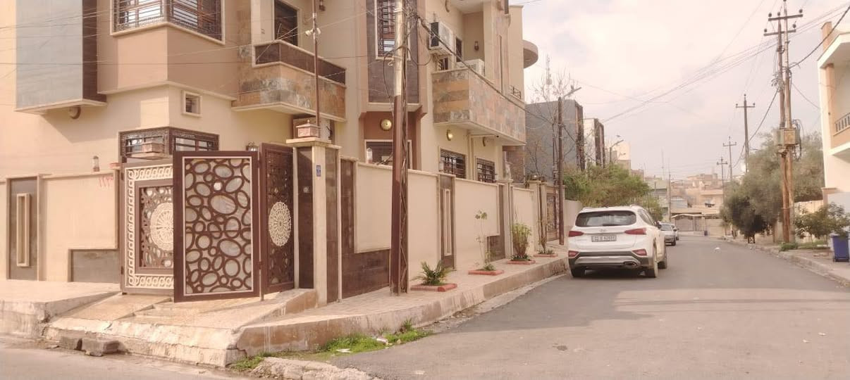 🔥🔥للبيع 🔥🔥

دار في حي الحدباء شارع المضخة 🏠

مقابل جامع ذكوان  ركن 🌤️

مساحة ١٢٠ م  مع الاثاث ✅

طابقين الاول مطبخ مع مخزن واستقبال🔴

 وغرفة نوم 😴 وصحيات مناور وكراج❤️

الطابق الثاني ثلاثه غرف نوم مع صحيات✅

البيت كهرب مولدة و خط انترنيت ضوئي وكامرات 🔥

يحتوي على سبالت عدد ٢ مبردات  🫵🏻كاونترات

السعر خاص 💵💵

للاتصال ☎️

*********** 📞

*********** 📞

🔥🔥مكتب ياسر الحمداني لتجارة العقارات 🔥🔥

✅تابع الصفحة ليصلك كل جديد 👍
