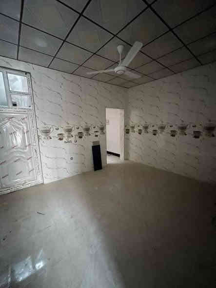 دار للبيع المساحه 150 متر طابق واحد الواجهيه 5 والنزال 30 بناء زيرو السعر 80 وبي مجال القادسيه قطعه 500 
***********
***********
