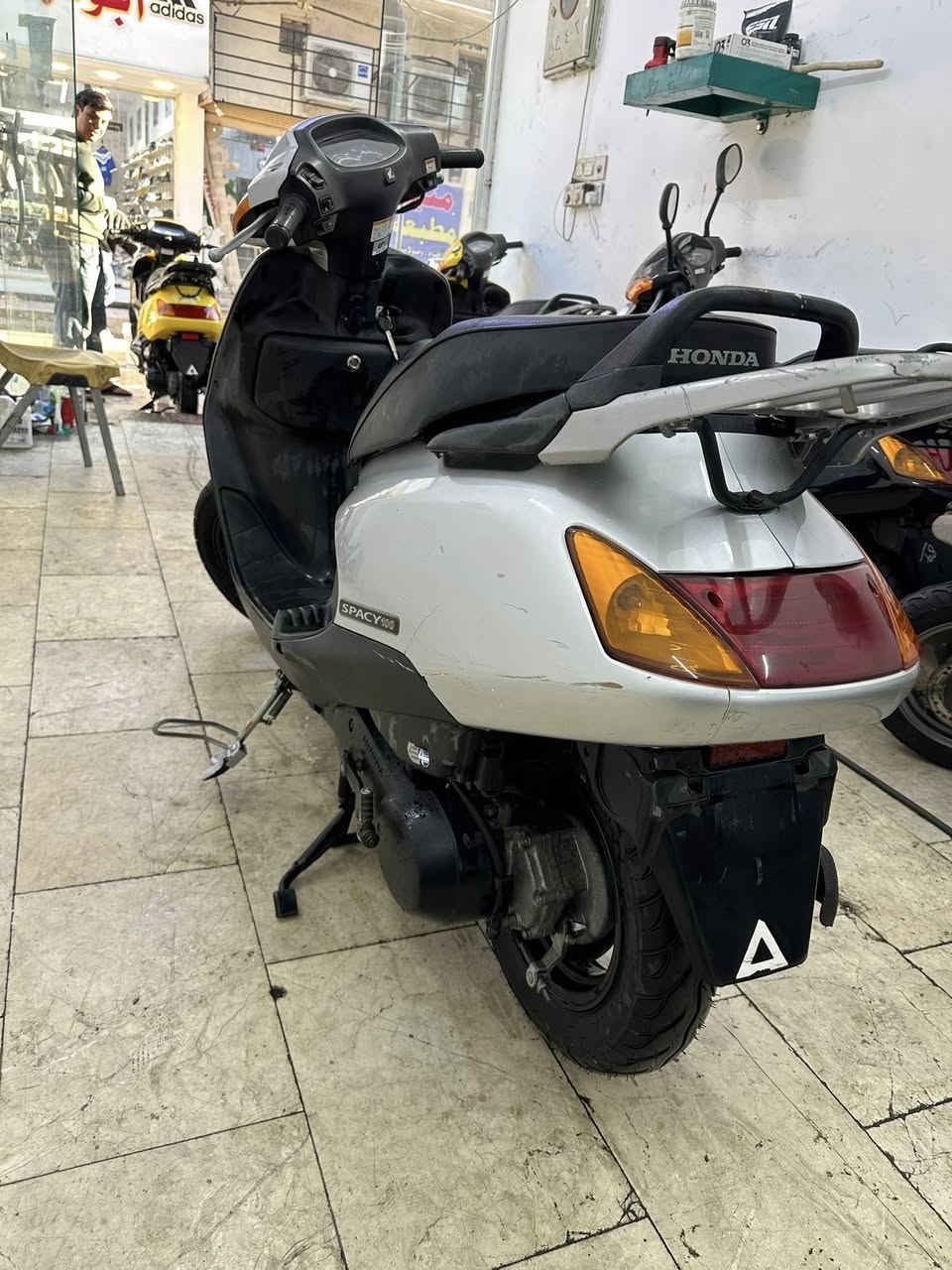 #السلام_عليكم_أخوتي_الغوالي 
#مال_مزاد_شرط_رمبه 
# هوندا سبيسي ياباني أصلي 🇯🇵👍
 #شرط الضمان 💯💯
#بعده بحالة الوكاله فول نظافه مكفول 
#نظافه فول 💯💯👍
#اللون سلفر 

البيع نقد والأقساط 👉
مصرف الرافدين فقط👉
مواظف ومنتسب ومتقاعد و الوريث 👉
استقطاع الاكتروني بدون مقدمه👉

#مكاني كوت المشروع شارع ميكانو 👉
***********☎️
***********☎️
أخوكم سيد محمد
