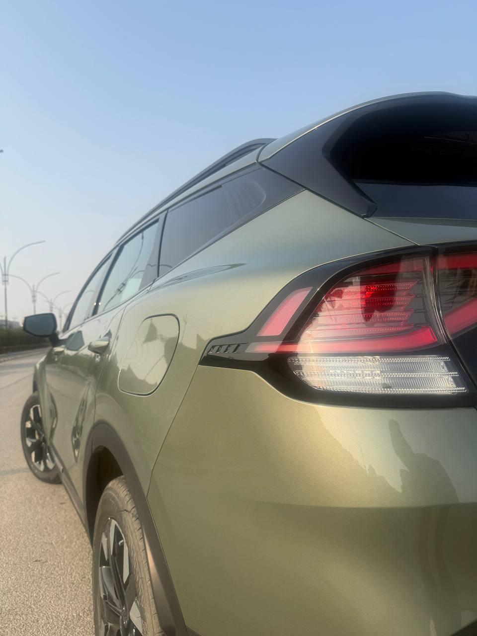 سبورتاج 2024 الون المميزة اخضر
الموديل : 2024. ). 

المحرك : 2500 

المواصفات :

* دخول وتشغيل بصمة.

* تشغيل عن بعد.

* تحذير النقطة العمياء.

* أنظمة قيادة متعددة.

* المصابيح الأمامية زينون.

* كشافات الضباب زينون.

* لوحة عدادات المركبة LCD.

* المقاعد الأمامية كهربائية.

* مقاعد جلد اسود 

* حساسات خلفية وأمامية.

* حساس مطر.

* هاند بريك بصمة.

* نظام Apple CarPlay.

* مكيف خلفي..

* صندوق كهربائي.

* بنوراما كاملة 

الشاشة الأمامية و تحكم التبريد لمس

* تفاصيل خارجية سوداء لامعة.

رادار امامي 

سيارة نضيفة اخت الزيرو 

الشاصي سليم 

رقم فحص ثاني يوم تحويل باسمك 

وبالعافية للي ياخذها 

دخول جديد للعراق 

السعر. ٢٢٥ ورقة
الاتصال حصرا على هذا الرقم ***********
واتساب اتصال مفتوح
