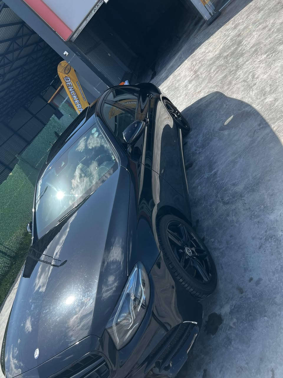 مارسدس E300 2017 
كشن تدفئه تبريد 
ستيرن تدفئه
فول رادارات وتوقف ذاتي ونقطه عمياء
شاشه متصله
كامره اصليه
حساسات امامي خلفي 360  
داخل 64 لون
السياره مكفوله من الصبغ  تبديل دعاميه الاماميه فقط   مكينه مكفوله صدر حداديه كلهة جاهزه
وبعد بيها هواي مواصفات
مكان الاسكندريه 
للاتصال ***********
