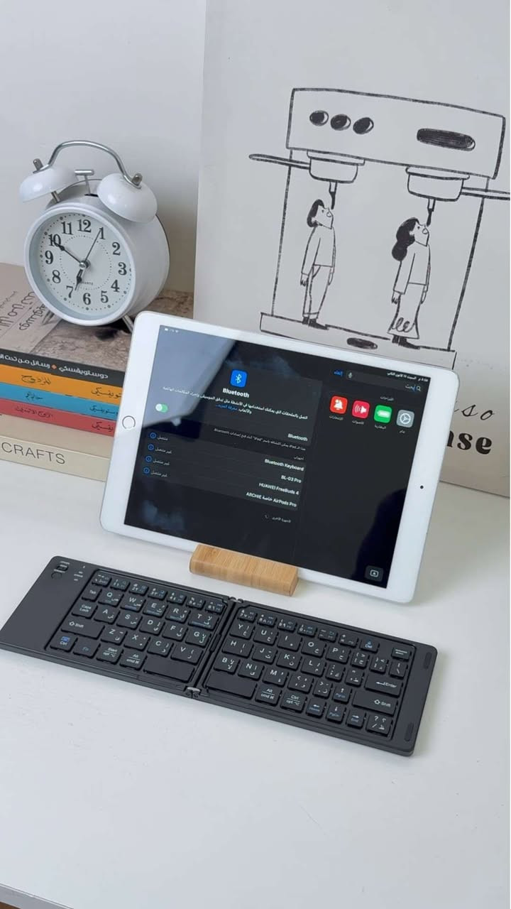 🎯 كيبورد بلوتوث صغير قابل للطي— الحل الذكي للكتابة في أي مكان!

✈️ خفيف وسهل الحمل، يطوي وينفتح بثوانٍ!

📱 يتصل بسهولة مع الجوال، التابلت، واللابتوب عبر البلوتوث.

⌨️ مفاتيح عربية وإنجليزية لكتابة مريحة وسريعة.

🔋 بطارية قابلة للشحن تدوم لساعات طويلة من الاستخدام.

💼 مثالي للسفر، الدراسة، والاجتماعات الميدانية.

🖤 تصميم أنيق وعصري بلون أسود يناسب كل الاستخدامات.

#السعر مع التوصيل 25000


**إذا كنت صاحب هذا الإعلان وتريد حذفه لأي سبب، رجاءا أرسل رسالة إلى الدعم الفني**