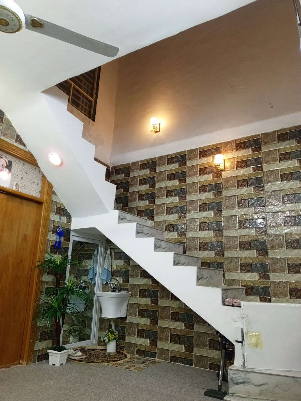 بيت البيع ٧٥ متر  أساس صب طابوك سقف صب   قرب أسواق موحان  قريب على شارع للمطار لقديم. لبيت مال جناي. فول فول  موقع ممتاز  سعر 33 وبي مجال  شراي يتصل على صاحب دار ‏‪***********‬‏.    كوفه البراكيه شارع المطار القديم
متوفر كافت الخدمات  مدارس أهلي وحكوميه مجمعات طبيه سوك  صيدليات شتريد يمك كهرباء ماي
