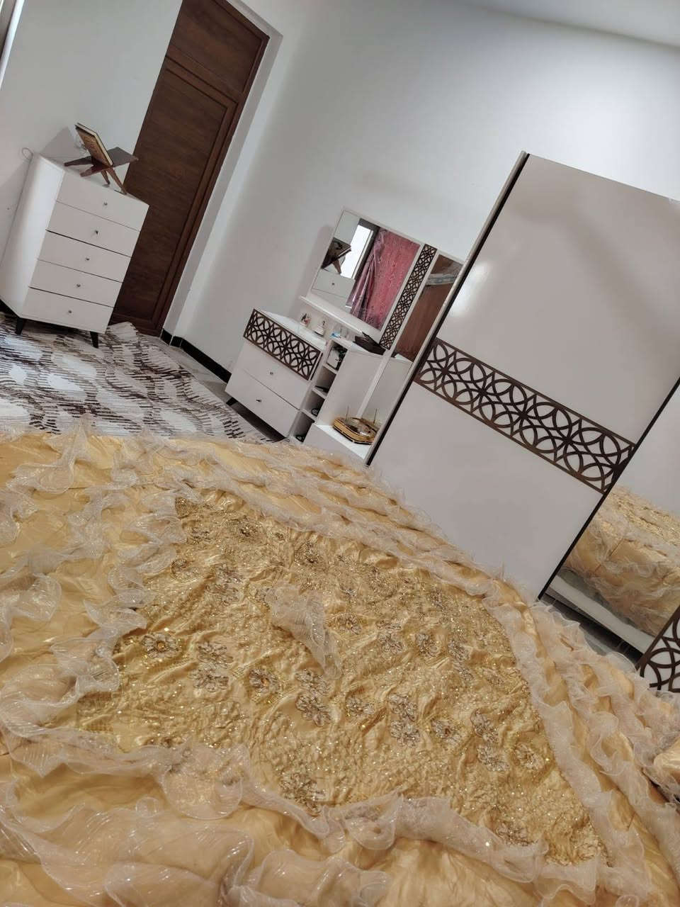 السلام عليكم
موجود غرفة نوم ملكية

نظافة فول

خشب نوع اول

نظام  هدروليك 

كاملة الوصف

وشي اكيد الواقع اجمل من الصور 

مكونة من 7 قطع

سعر مناسب جدا 

موجودة على سريع اليوسفية الجديد

للتفاصيل اكثر مراسلة على الخاص


**إذا كنت صاحب هذا الإعلان وتريد حذفه لأي سبب، رجاءا أرسل رسالة إلى الدعم الفني**