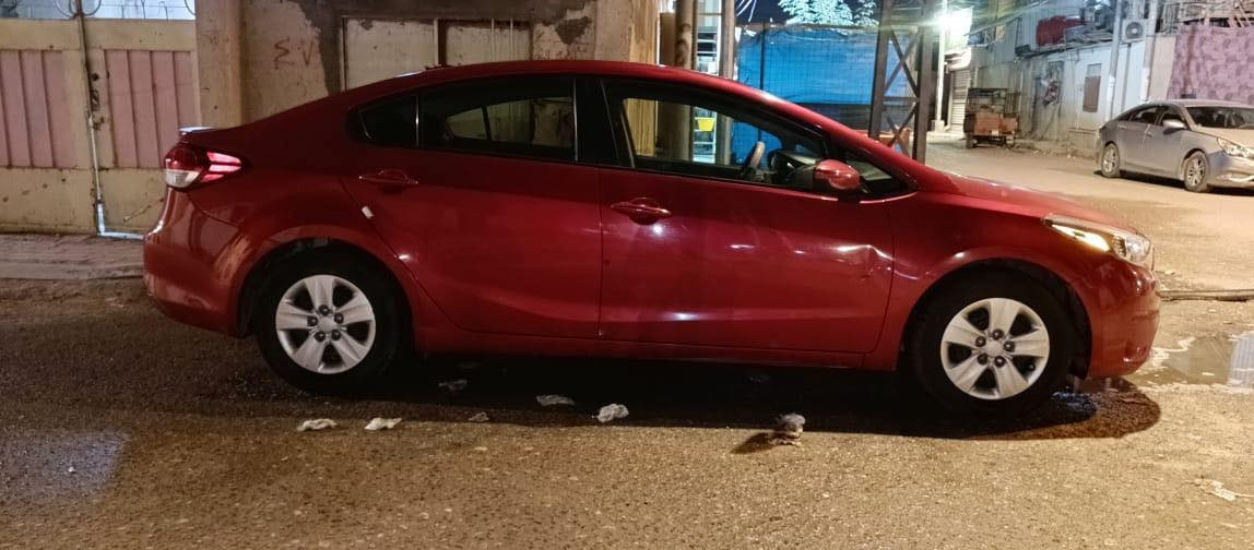 كيا فورتي 2017 وارد امريكي حادثها جاملغ امامي جهة السائق وشوية من البنيد بدون شاصي بدون لغد بدون راديتر ايرباك سليم بلادي وحادثها سطحي ماشية 96 الف استخدام نظيف وسيارة مرتبة رقم بغداد بأسمي تحويل ثاني يوم بدون اي نواقص محرك 2000 دوش تخم بلكات اصلي فول عادي او محسن براحتك ماكو دوانز تبريد ممتاز تخم تاير جديد سيارة روعة السعر 125 وبيها مجال حك الجيه 
 للاستفسار ***********

