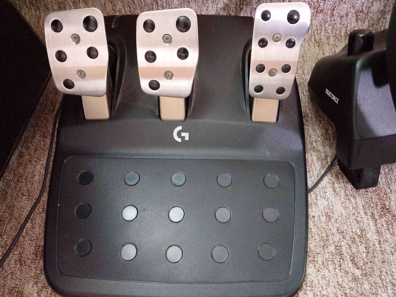 Logitech g923 🔥🔥
گێر و سوکانی و پێداڵی لۆگیتیک زۆر پاک و کەم بەکارهاتو کۆتا مۆدێلیتی بۆ پلەیستیشن و pc بەکاردێت هەمو شتێکی بە شەرت 

الدرکسون logitech g923 کلش نضافە مع گیر کل اشیاء بیلادی مستعمل قلیل و اخر مودیل logitech أربيل, العراق


**إذا كنت صاحب هذا الإعلان وتريد حذفه لأي سبب، رجاءا أرسل رسالة إلى الدعم الفني**
