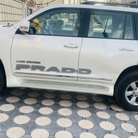 مواصفاتها :     برادو14وكالة ساز ١-سلايت قماره ٢-مثبت سرعة ٣-حساس خلفي...