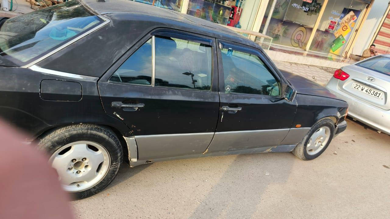 السلام عليكم مارسدس دب موديل 90 محرك ففتي رقم بغداد سنوية لل 27 السيارة جاهزة ناقصهة  بوليش صبغهة جارد للعلم صبغهة ابلادي ورقم جديد باسمي هزة جديدة السعر 48 وبيهة مجال اتصل وتدلل‏‪0770 354 3430‬‏
