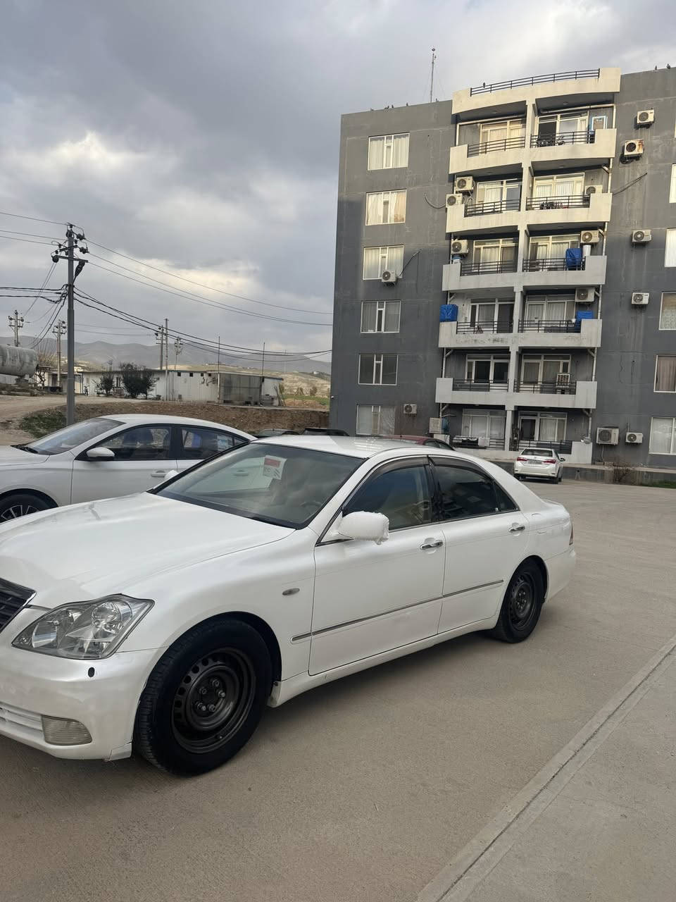 بڕاوە ساج مەلەکی ٢٠٠٧
گێڕ گەورەی مەکینە بچوک 

٤٦ $گەڵا کۆتایی

٣دوگمە پەردە شاشەو کامێرە 
سەقفی وەک شوشە
گێڕو مەکینەو کارەبایو تەقەو رەقەی بەشەرت
بۆیاخ سەقفو حیزام بەشەرت کەڤەر گۆڕاو نیە شانسی کۆسەرە نیە 
تازە داخل جامی هەلگیراوە گەرمی بەسراوە 
٤تایەو ویلی لۆک 
شووێن سلێمانی  
بۆ مەعمەلە تەنها تەلەفون بکە نامە مەنێرە
***********
