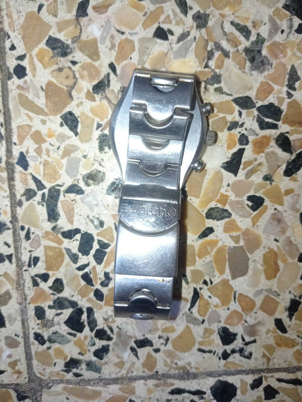 السلام عليكم ساعه سواج سويسري السعر ١٠٠ وبيها مجال بغداد رقم الهاتف (***********)
