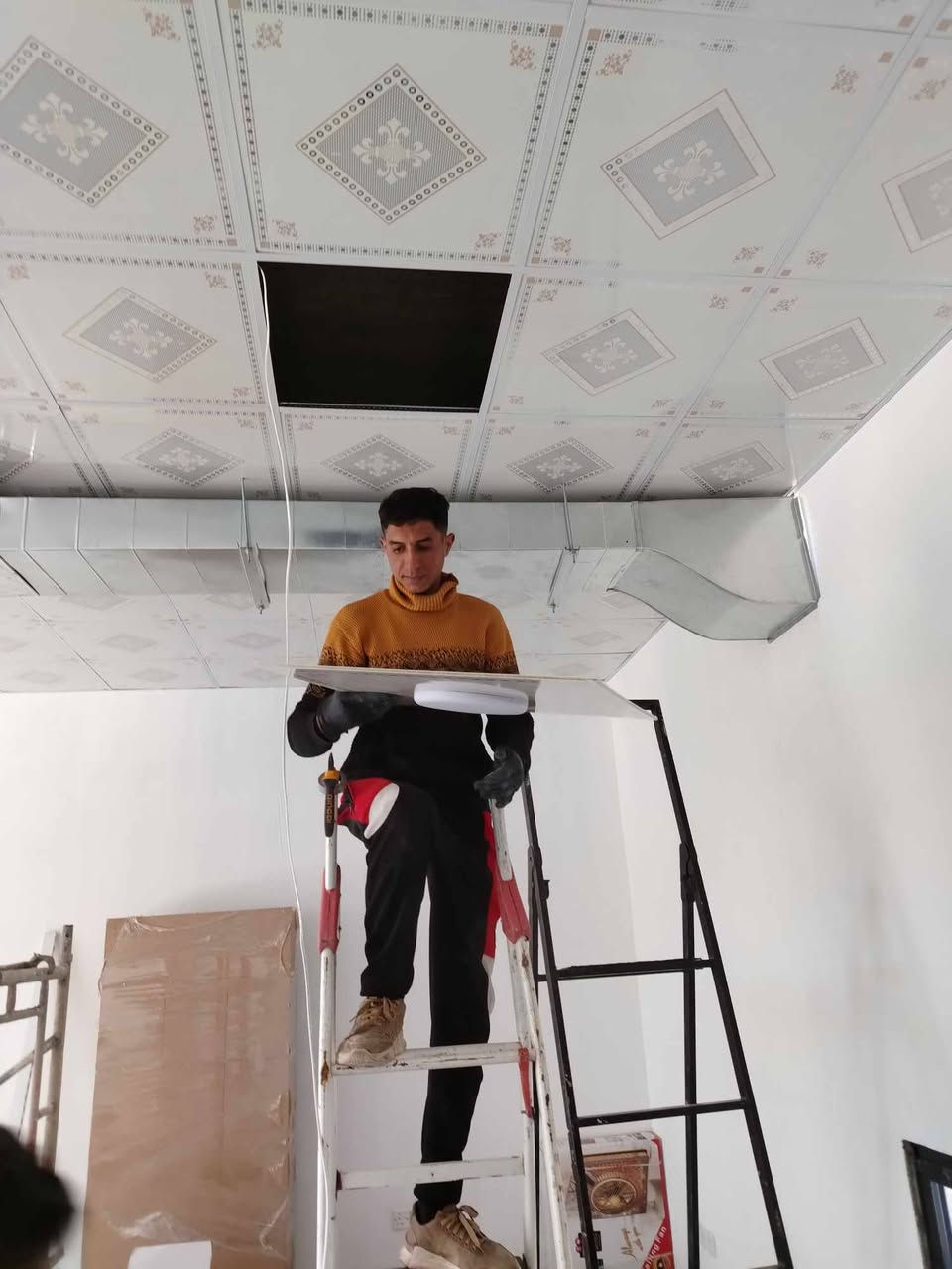 السلام عليكم ورحمة الله وبركاتة 

كادر كهرباء متفرغ نشتغل لل 12بليل 

تاسيس بيوت 

ترميم قديم 

ترميم كابينه 

تسلق علا العمود 

تشغيل قطاسات كبيره 

للتواصل *********** بي واتساب 

ما متواجد خاص 

الله حيو الگرايب
