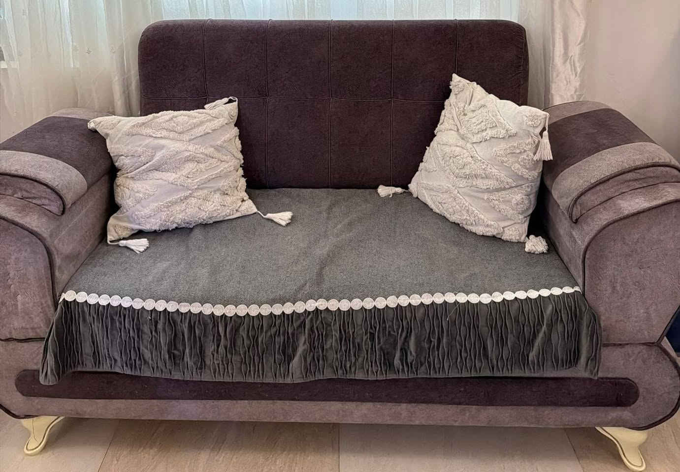 قنفات مستخدمه قليل مع ميز شاشه للبيع ***********
