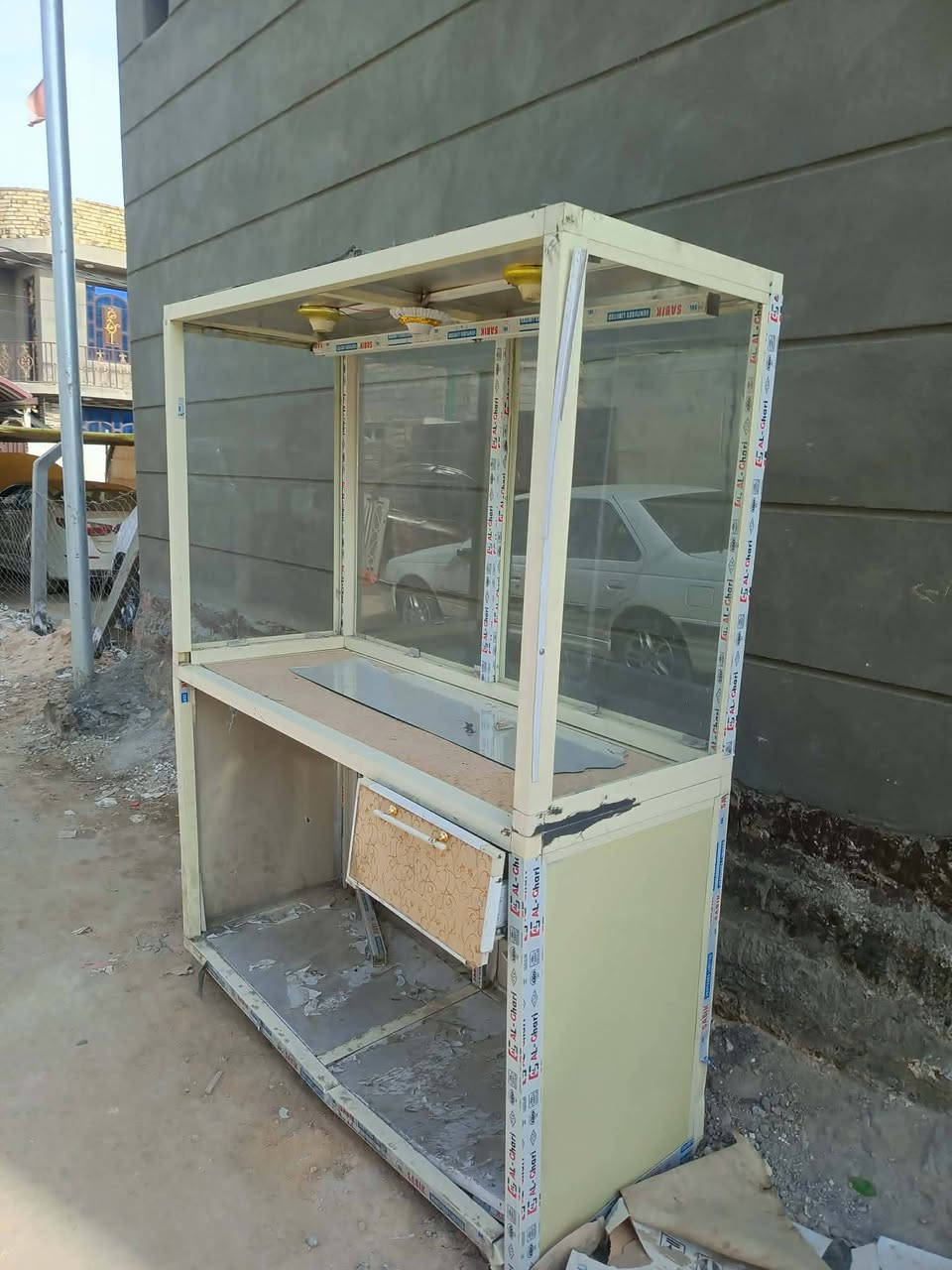 السلام عليكم غراض مطعم للبيع نظاف استعمال قليل كلمن وسعرة مكاني ديوانية حي الجامعة 
***********
