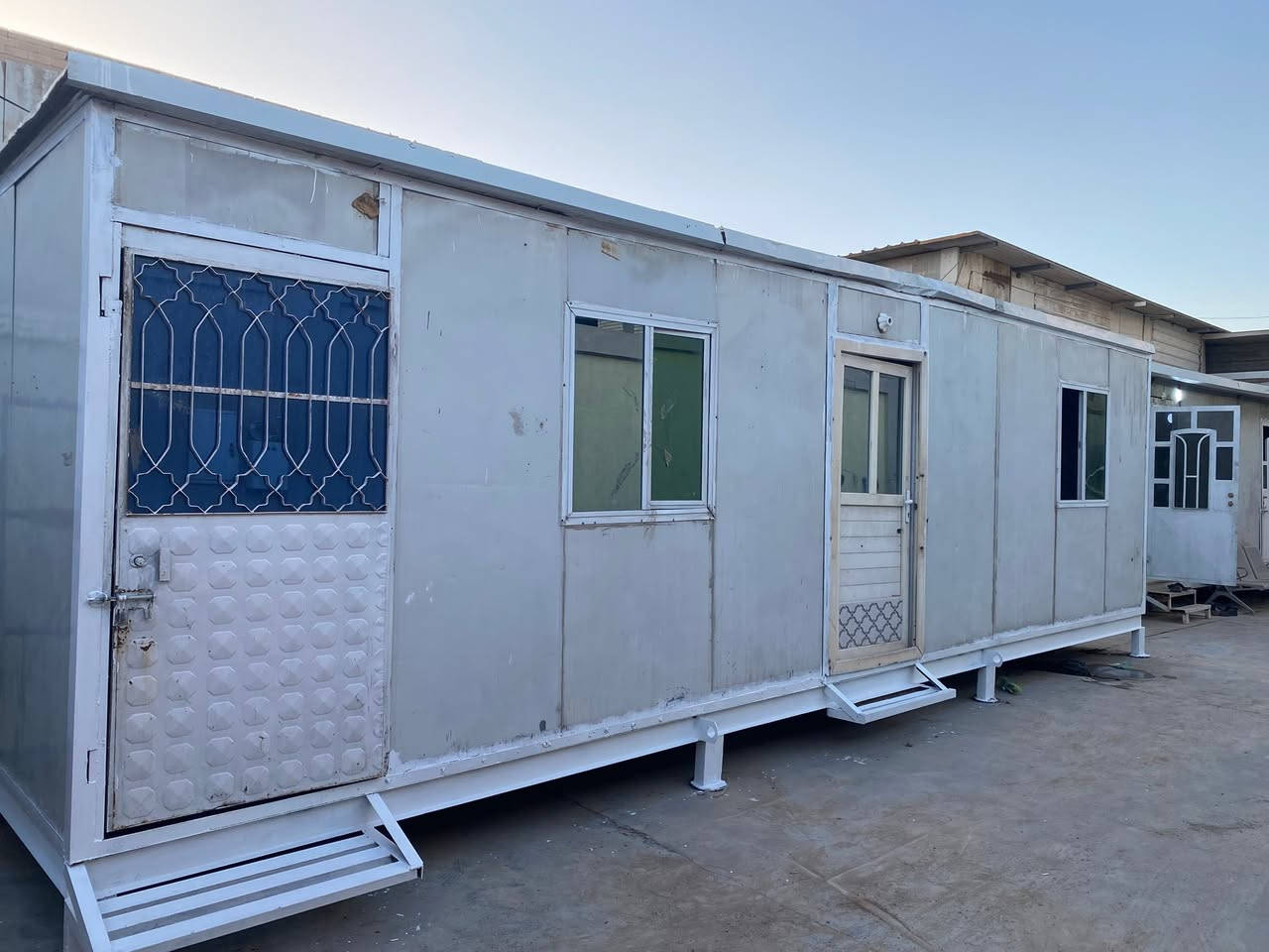 كرفان للبيع طول 9x3وا 6x3 العنوان بغداد ***********
