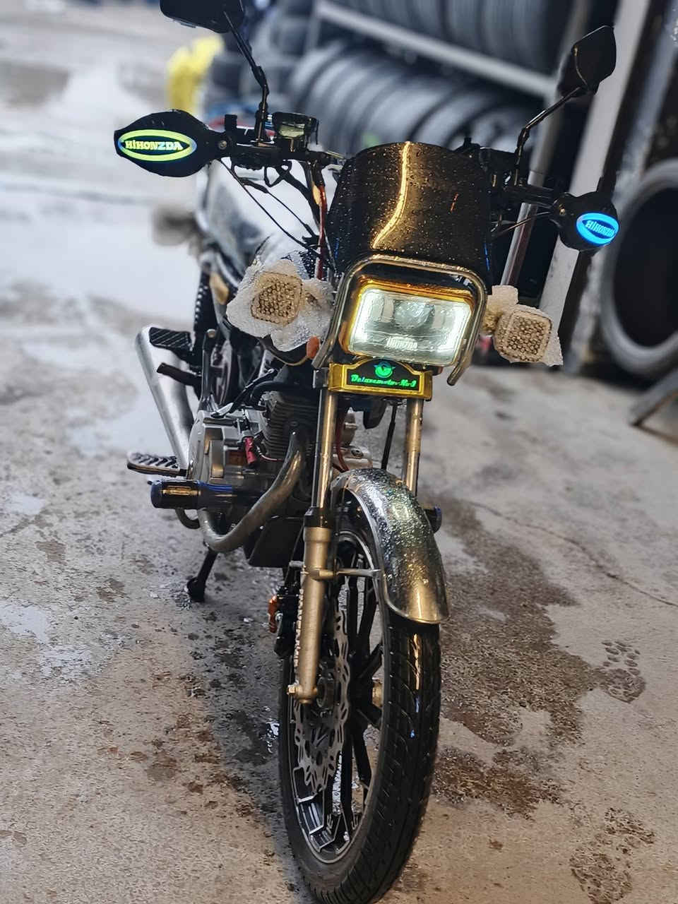 موتور سافين فول فول
2025
ماشي شهرين بالظبط
منفيس أوراق كامل 
مفاتيح وجهاز ٤حاظر 
٨٢٥الف قفل 
***********
