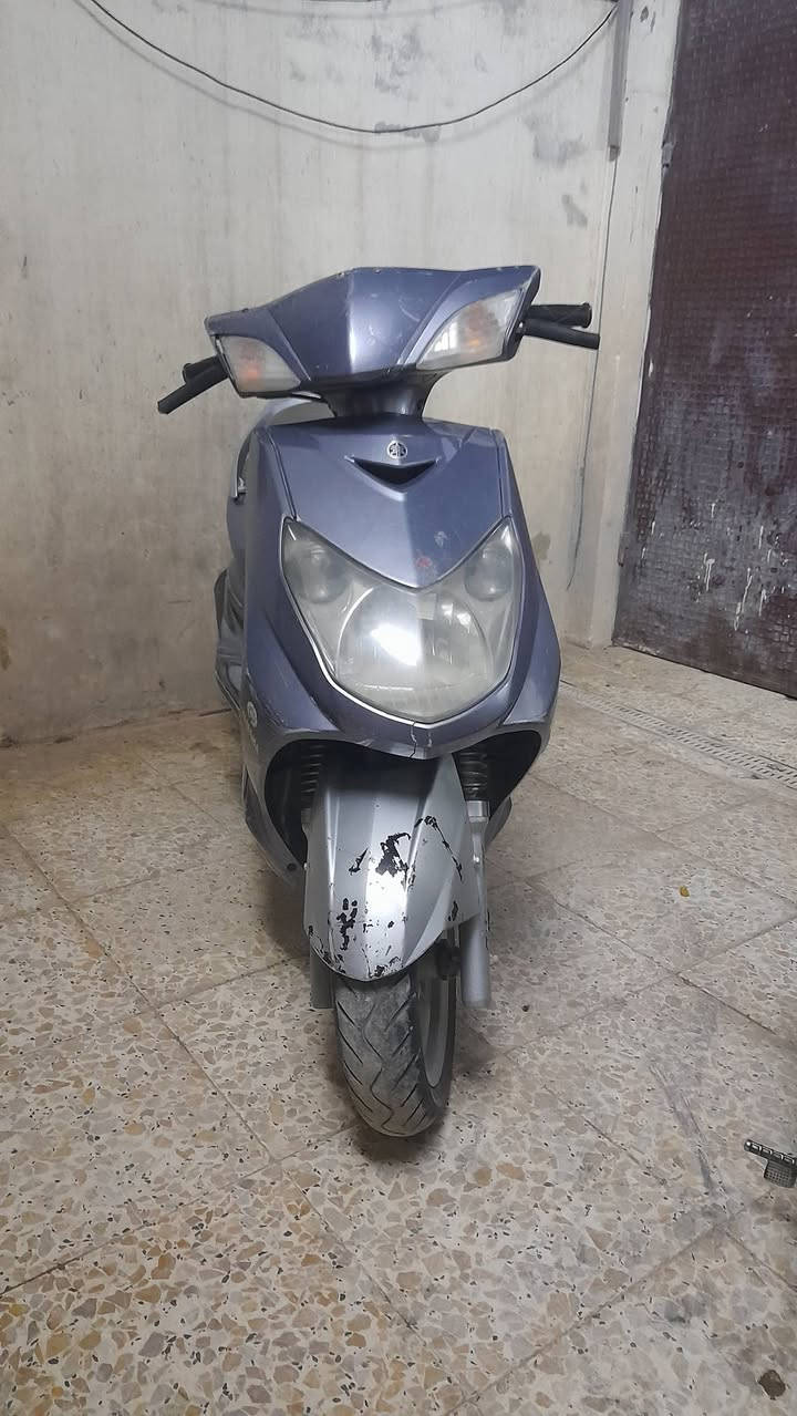 سكنس فحل نكره سلف كابريتر وسلف ابلادي تايرات جدد  كفرات بلادية كهربائيات كلها شغاله هورن لايت عالي ناصي اشاير قفل جنطه قفل استيرن كله شغال ابريكات خلفي امامي شلعه ومعدل لانضوح لاتبخير محرك بل جيس كيجات كيلو متر وسرعه وبانزين شغالات سعر 550 مكاني بغداد الحبيبية ساحة الحمزة  المو شراي لايتعبني ***********
