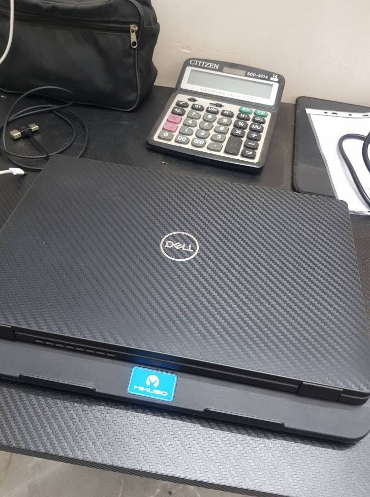 ‏🔥 عرض كامل ومميز | Dell Latitude 7410 + هدايا مجانية 🔥
​لابتوب عملي، أنيق، وسريع جداً لإدارة الأعمال، الحسابات، والدراسة... مع ملحقات ومميزات إضافية!
​✨ مواصفات اللابتوب:

​الموديل: Dell Latitude 7410 (سلسلة الأعمال الاحترافية)

​المعالج: Intel Core i5 (الجيل العاشر - 10th Gen)

​الذاكرة العشوائية (RAM): 16GB (أداء سلس جداً للتنقل بين البرامج)

​التخزين: SSD 256GB (سرعة فائقة في التشغيل وفتح الملفات)

​الشاشة: 14 بوصة تلمس (Touchscreen) وبدقة عالية

​النظام: يعمل بنظام Windows 11

​الحالة: مستعمل أوربي بحالة ممتازة جداً

​🎁 الهدايا المجانية مع الجهاز:

​مروحة تبريد (Cooling Pad) للمحافظة على حرارة الجهاز أثناء العمل الطويل.

​بيت هارد خارجي (Hard Drive Enclosure) لنقل البيانات وتحويل أي هارد قديم إلى هارد خارجي سريع بكل سهولة.

​💰 السعر المطلوب: 265,000 دينار عراقي فقط!
​📍 الموقع  كركوك / للتواصل:
[***********] كركوك, العراق
