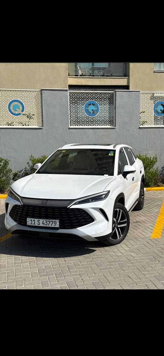 Song L 
2025 
 (لون ابيض المرغوب ) 
سقف بنوراما 

رقم بغداد باسمي تحويل ثاني يوم
ماشية 2900 km 
ماشية على الكهرباء 1500km 
وعلى الشحن 1400km 
البطارية 120 km 
السيارة عليها اضافات 
✅ برمجة وتحديث والسيارة اونلاين من مهندس عمر 
✅السيارة مفولة بانزين سوبر قبل ايام الازمة وما  بيها قطرة محسن لان استخدامها قليل 
✅ عليها نانو سيراميك 

🔴غراضها كاملة ومناقصها اي شي 
 
مكان السيارة : حي الجهاد 

السعر : اتصل 
متوفر واتس اب ***********
