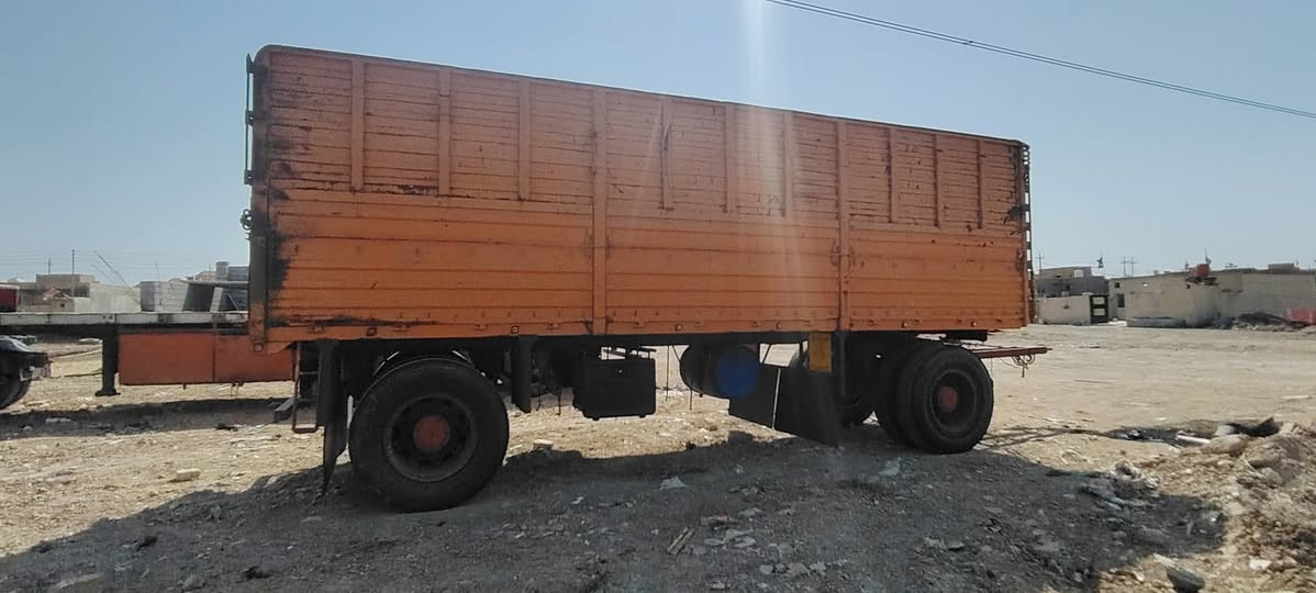 للبيع مقطوره بلوم الماني موديل 82 سربت جئف 82 صينيه 110 شاصي مكفول عامه مقطوره جاهزه لعمل
*********** مكان العماره
