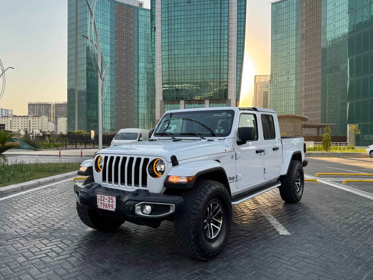 Jeep gladitor 2023 ovar land
فول مواصفات 
Ovar land
6 سلندر فور ويل 
شاشة كبير بسمة تحكم ستيرن
تبريت مةركةزى لايتات زينون LED
ماشى 14000 
حادس بس نص جاملغ سبغ بجم كبس
ارباك بس ستيرن سيستم
رقم كاتى 
عنوان اربيل 
سعر 258 شوية مجال بصيط
*********** أربيل, العراق
