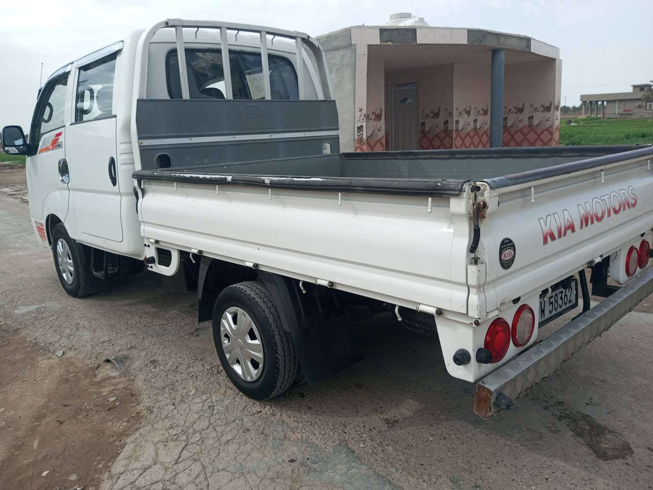 للبيع كيا دبل قماره موديل 2015 رقم بغداد نكليزي سياره مكفولة ماشيه 140 الف العنوان  بغداد الطارمية 
***********
***********
