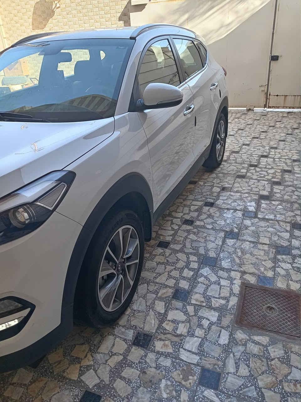 توسان 2018 ماشيه 52الف السياره جديده حيل رقم نجف بسمي.  السعر 185قفل. مكاني نجف *********** فقط مدكر البنيد مرشوش
