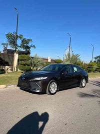 كامري 2023  رقم بغداد  هايبرد  وارد يابان  بيه صبغ جاملغ وبنيد  ماشيه ...