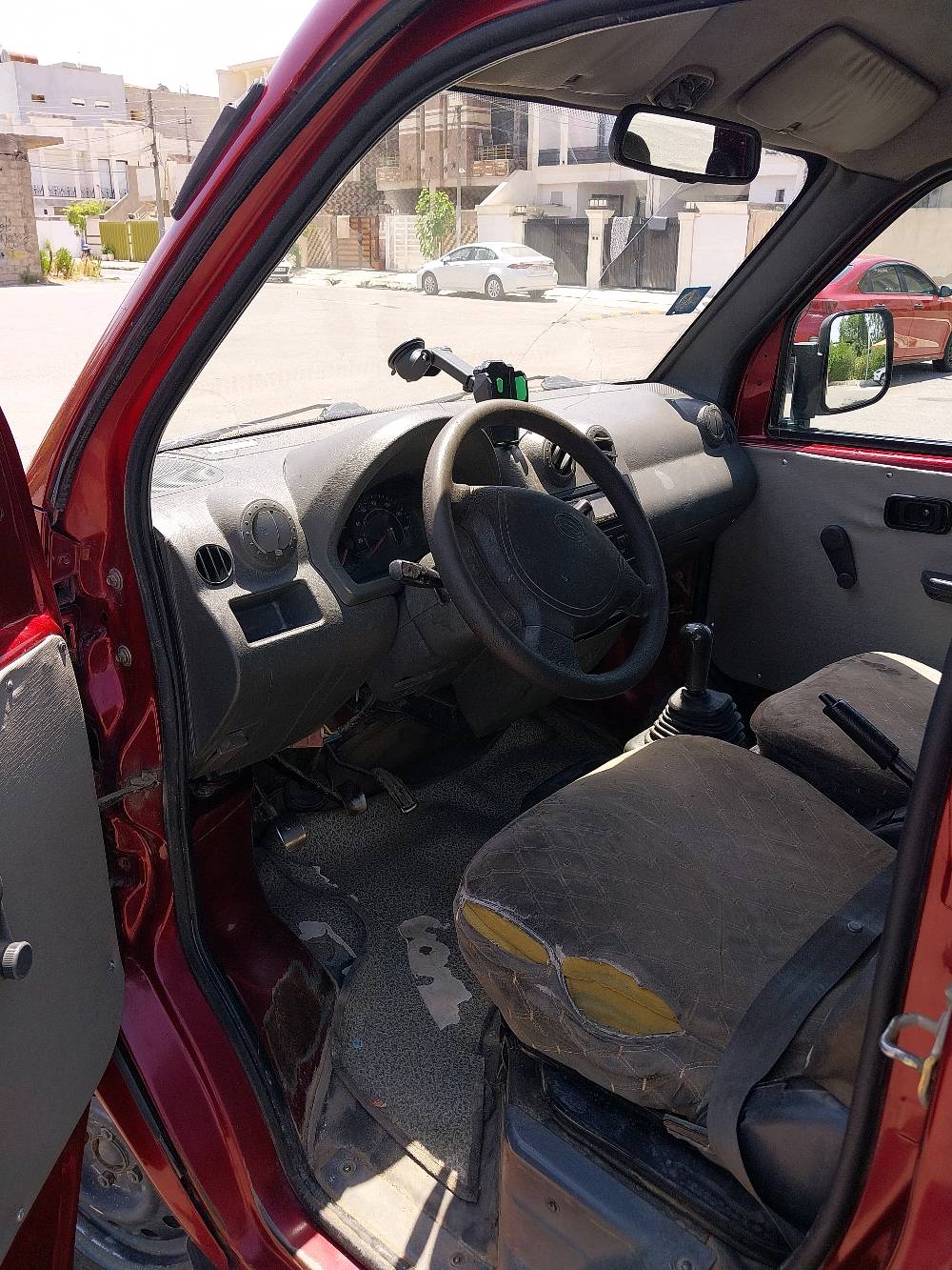 
 ميني فان
سيارة اقتصادية جداً واسعة ومريحة تم الاعتناء بها وجاهزة للاستخدام الفوري بدون أي مصاريف.
المواصفات والتفاصيل:
• الموديل والسنة: GAC Gonow موديل 2012.
• السعة: 7 راكب كراسي مريحة وواسعة .
• اللون الخارجي: أحمر عنابي مميز (لمعة ونظافة واضحة).
• ️ المحرك والكير والاكسل بحالة ممتازة جداً (شرط الفحص).
•  الوقود والاقتصاد: سيارة اقتصادية جداً في استهلاك الوقود ومثالية للمشاوير اليومية.
• ️ التبريد والتدفئة شغالة بحالة ممتازة .
• غرفة داخلية نظيفة ومجهزة بالكامل.
• تخم تاير جديد .
• مناسبة جداً للعمل (توصيل، نقل بضائع خفيفة، أو سفرات عائلية).
• السعر مناسب جداً مقارنة بنظافة السيارة ومواصفاتها.
 السعر المطلوب: 39 ورقة ($3,900 دولار) 
 لمعلومات أكثر والمعاينة:
•  مكان تواجد السيارة محافظة اربيل.
• رقم الهاتف للتواصل *********** السيارة باسمي وجاهزة للتحويل باي محافظة .

