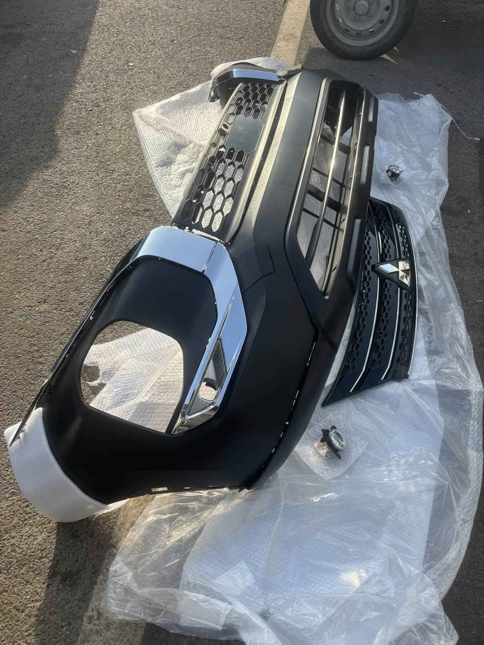 2023 Mitsubishi Outlander Sport Edition front bumper with bright strip and grille


**إذا كنت صاحب هذا الإعلان وتريد حذفه لأي سبب، رجاءا أرسل رسالة إلى الدعم الفني**