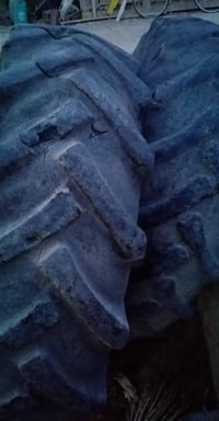 يوجد زوج تايرات عنتر للبيع للتواصل ٠٧٨٩٢٤٧٧٠٩٢