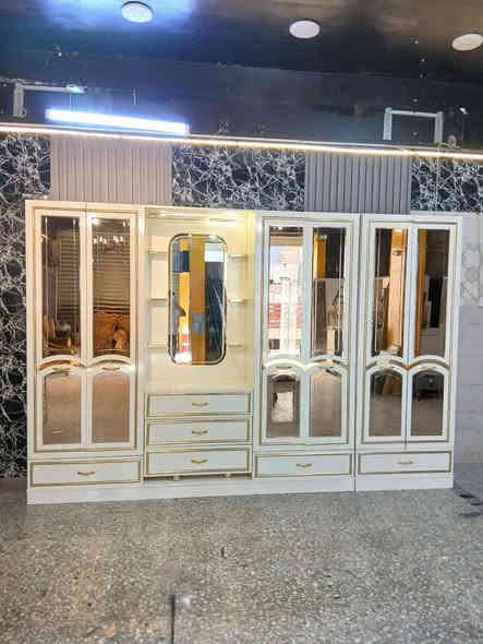 غرفة نوم مستعملة🇹🇷
موديله حديث 💥
 نضافة90 ٪💯
عدد القطع / 8 
نضام / أبواب 💢

شد ونقل داخل بغداد مجاني🚛
يوجود توصيل محافضات 🚛
***********
