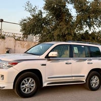 لاندكروز البيع موديل ٩  سعره  ٢٤٠ بهيه مجال  ٠٧٧١١٤٠٧٠٥٨