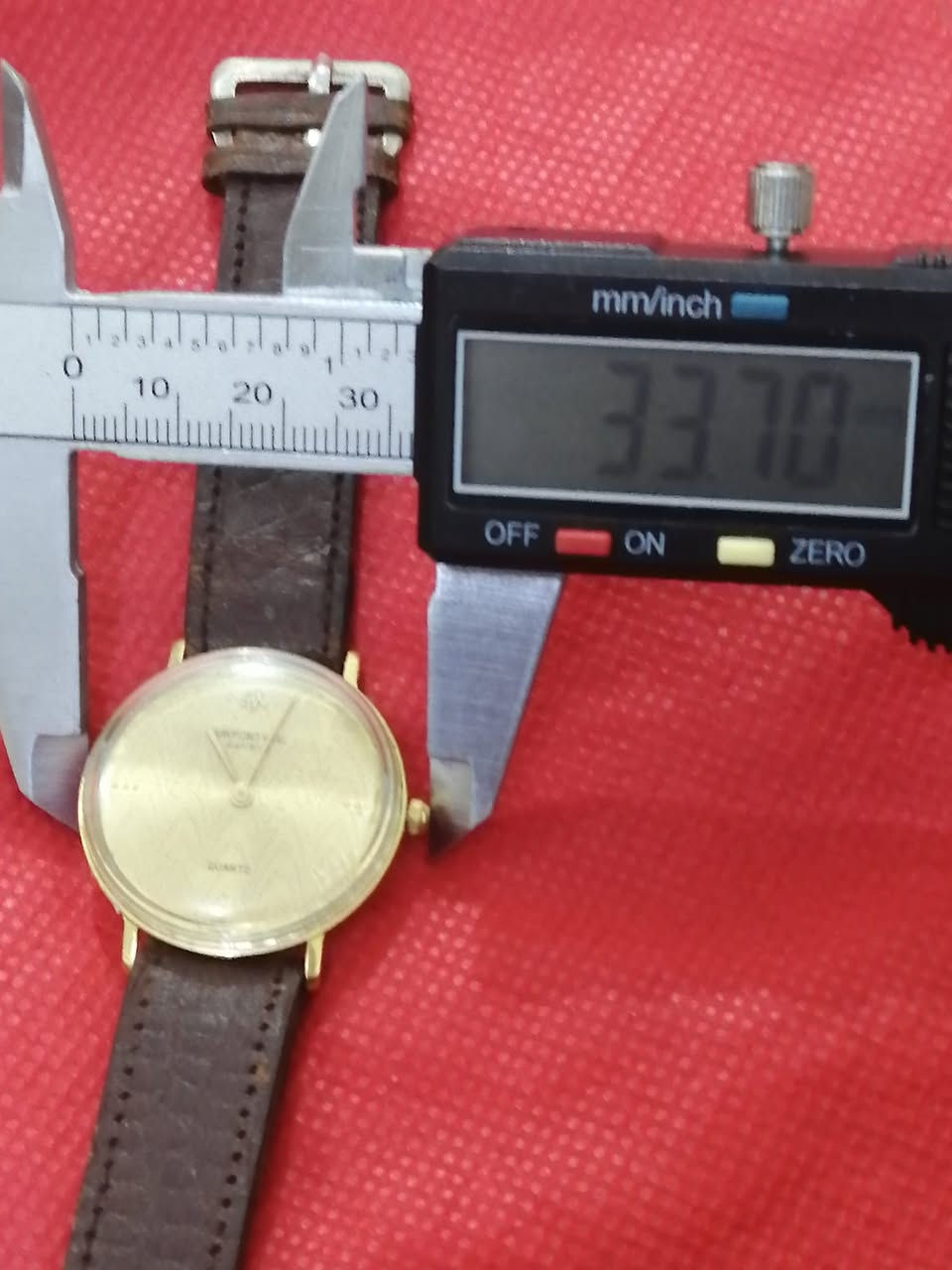 🌺🌺🌺🌺 
السلام عليكم ورحمة الله وبركاته ..
#اخوان #السعر 125 الف دينار ...👇👇
       🌹RAYMOND WEIL  GENEVE 🌹
👍رايموند ويل جنيف كوارتز سويسري اصلي ..
👍 المكينة سويسري اصلي بلادي معلم دگمة بلادي   #الجام مسبدل..
👍القطر  33.70  × 35.ونص موضح بالصور  ...
👍الساعة شغلها  مضبوط  ونظيفة حلوة ..
#السعر 125 الف دينار.. 
👍والتوفيق للجميع..


**إذا كنت صاحب هذا الإعلان وتريد حذفه لأي سبب، رجاءا أرسل رسالة إلى الدعم الفني**