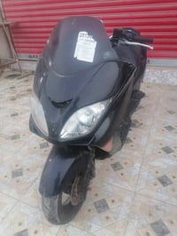 دراجه 0/8 كهربائياتها كلها شغاله تواير جدد لايت زنون ستان حساس الدراجه...