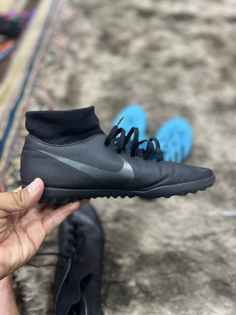 نايك اصلي بالة 
نظيف جدا 
قياس 42ونص طول القدم 27
السعر 40
توصيل 5
للحجز ***********
