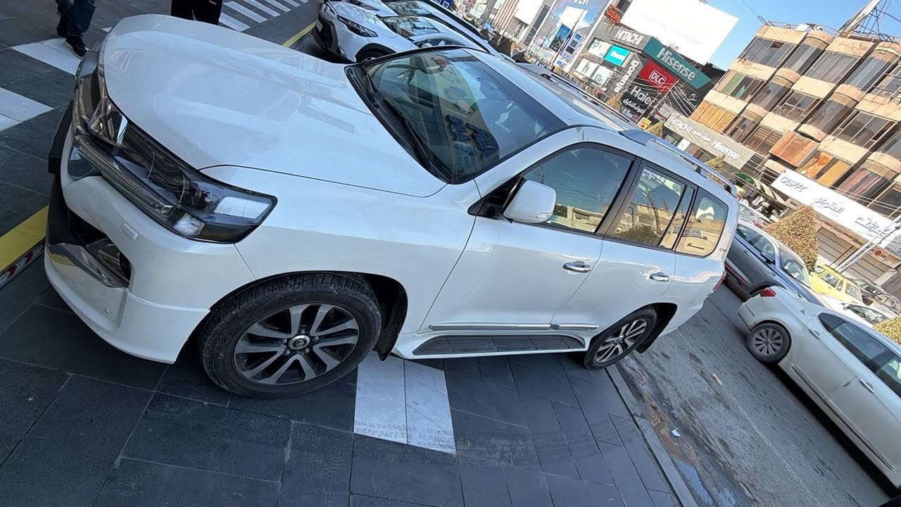 السلام عليكم
لاندكروز للبيع موديل 2019 مع رقم شبه مميز
ممشى 120الف تقريباً
Gxr كراند تورينك
السياره نضيفه عده الملاحضات الموضحه بالفديو الي هيه تكحيلات 
للاستفسار:***********
المكان بغداد
